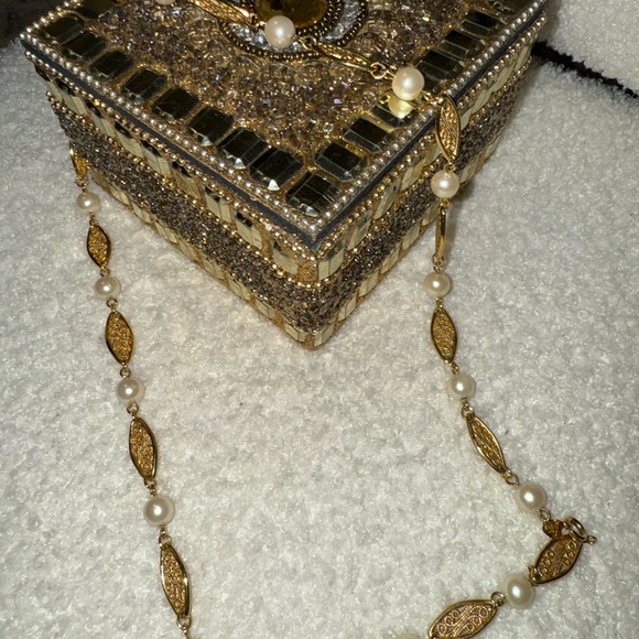 Vintage Gold tone and faux Pearl Women's Necklace 1992 Avon 24inch - Picture 5 of 6